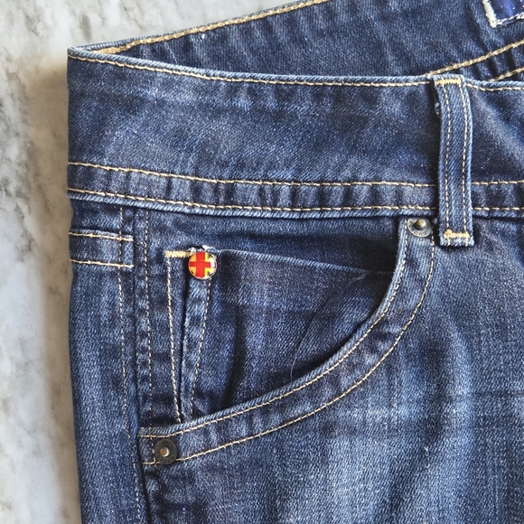 Hudson Jeans Beth Mid-Rise Baby Bootcut Jean - Picture 2 of 10